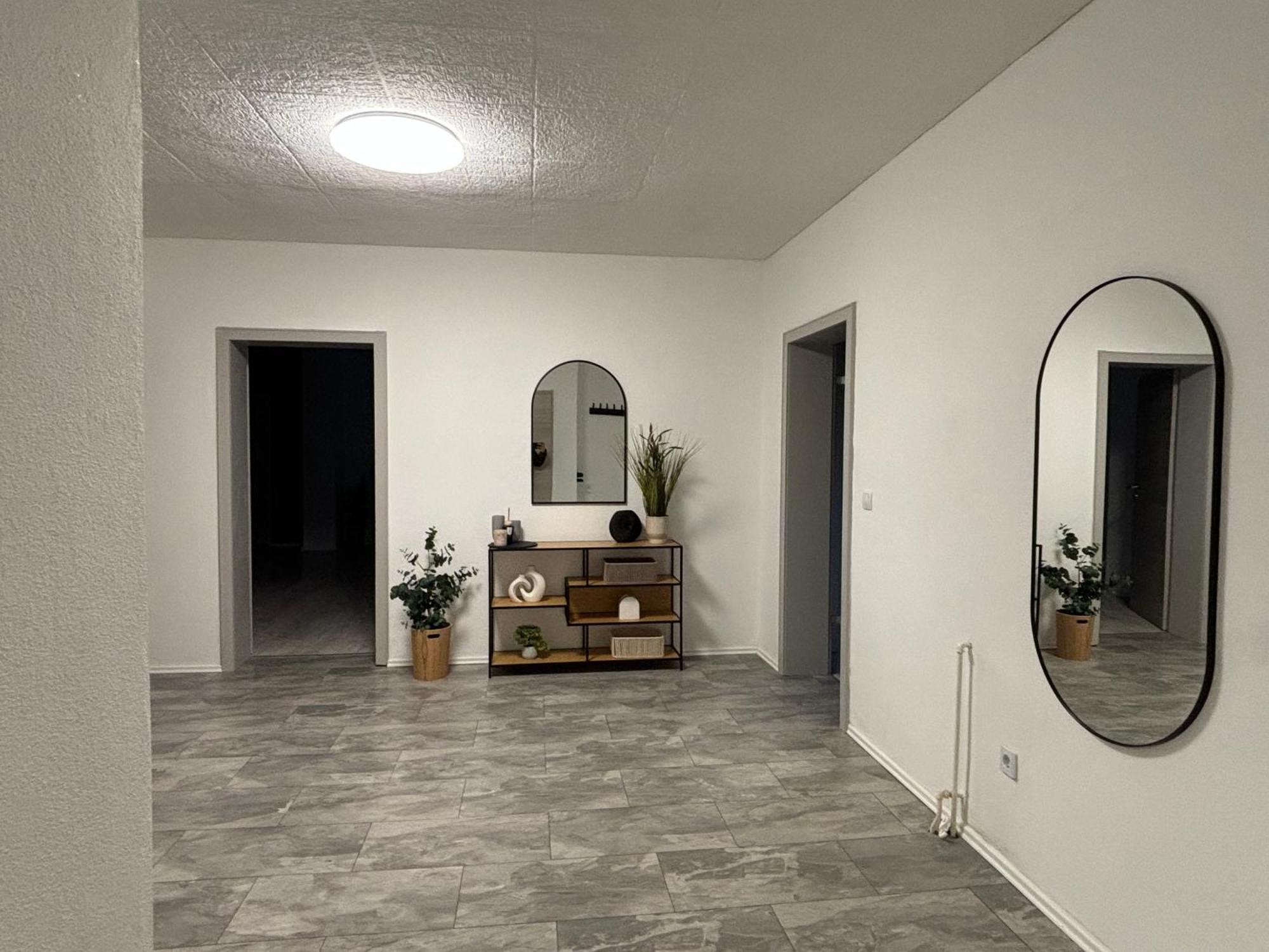 140Qm - 4 Zimmer- Parkplatz - Autobahn - Blauer See - Mallibase Apartments Garbsen Exterior photo