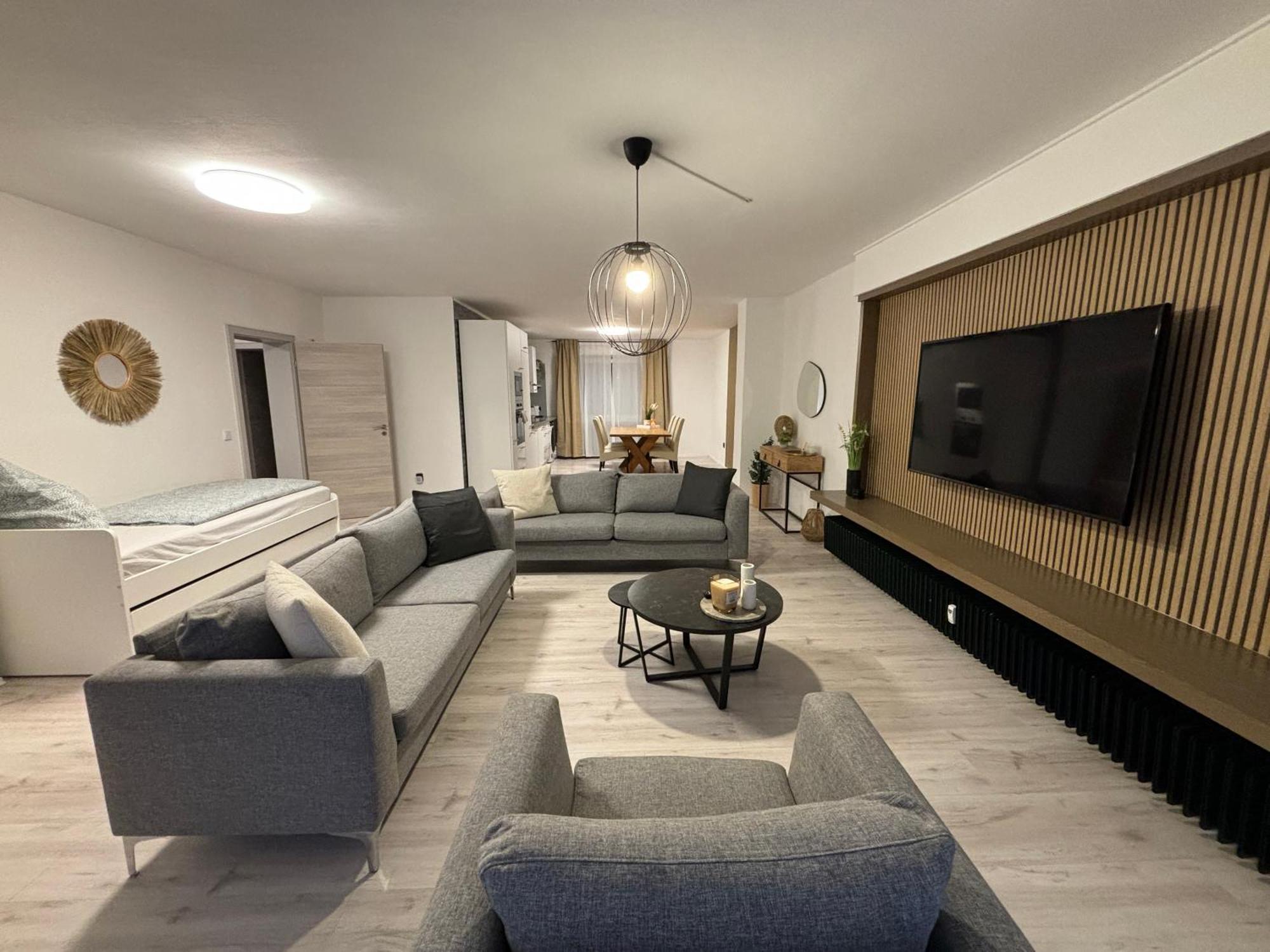 140Qm - 4 Zimmer- Parkplatz - Autobahn - Blauer See - Mallibase Apartments Garbsen Exterior photo